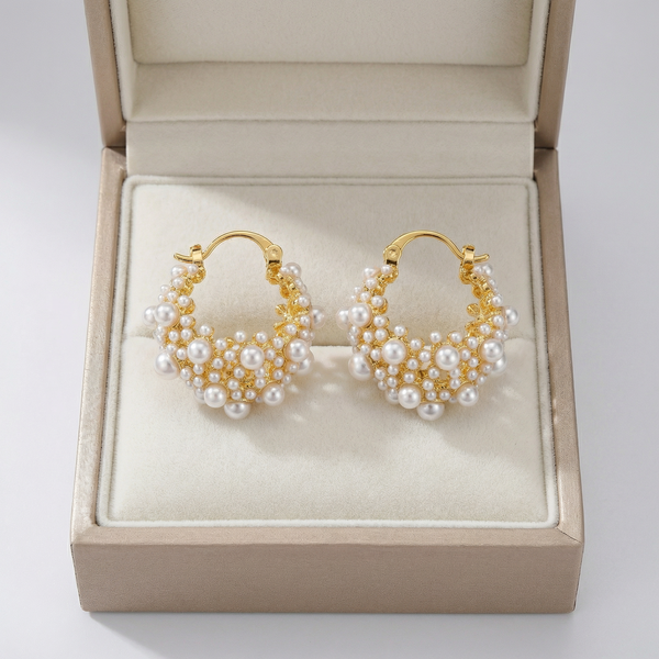 Aros de diseño vintage en oro y perlas